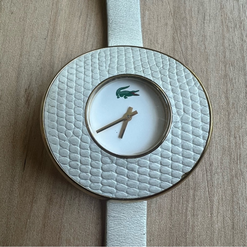 Lacoste ladies white leather gold tone sporty watch NEW BATTERY